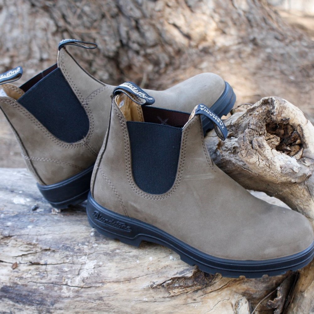 Blundstone Chelsea Boots - Women's (Size 6)